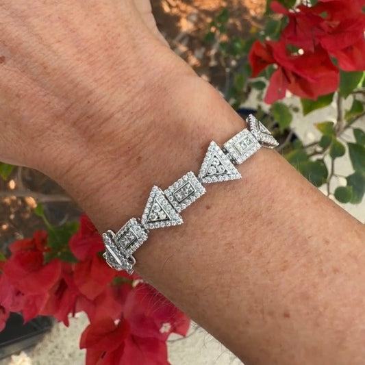 Designer AV 4.62cttw Diamond 14Kt White Gold Bracelet