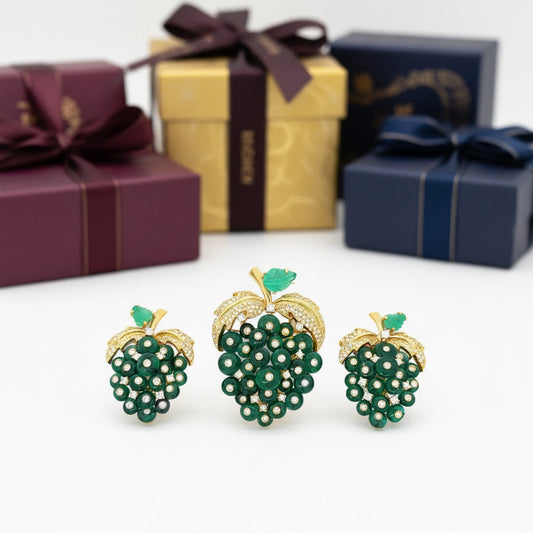 Italian Designer Giovane Emerald Diamond 18Kt White and Yellow Gold Earring and Brooch/Pendant Set