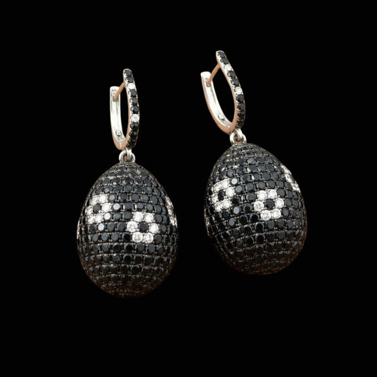Designer Atkins 23.35cttw White and Black Diamond 18kt White Gold Dangle Earring