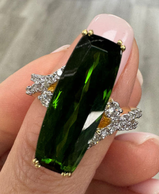 Estate Designer Elognated Cut 7.15 ct Green Tourmaline Diamond 18K Yellow Gold Ring 14774