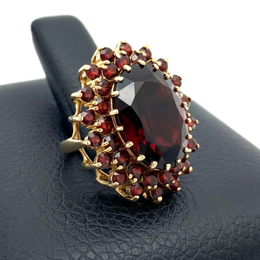 English Garnet and 9K Yellow Gold Ring