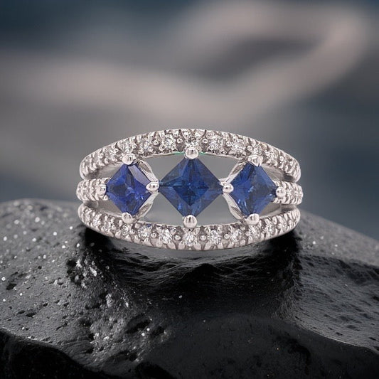 De Hago Sapphire and Diamond 18K White Gold Ring 03101