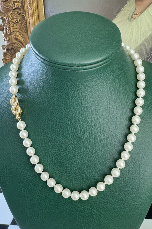 Modern 1990's  Japanese Akoya Cultured Pearl and Diamond 18kt Yellow Gold Necklace