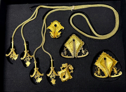 The Gold of Umbu Borung Kanatar Museum Collection. 13.9KT - 21.6KT Yellow Gold. 535.4 grams