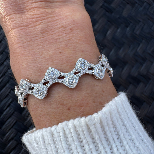 Designer AV 4.60cttw Diamond 14Kt White Gold Bracelet