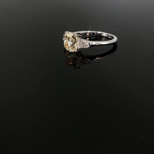 2.51 CTTW 3 Stone Ring