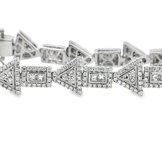Designer AV 4.62cttw Diamond 14Kt White Gold Bracelet