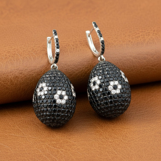 Designer Atkins 23.35cttw White and Black Diamond 18kt White Gold Dangle Earring