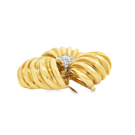 Modern Italian 1980's 18kt Yellow Gold Diamond Flower Brooch
