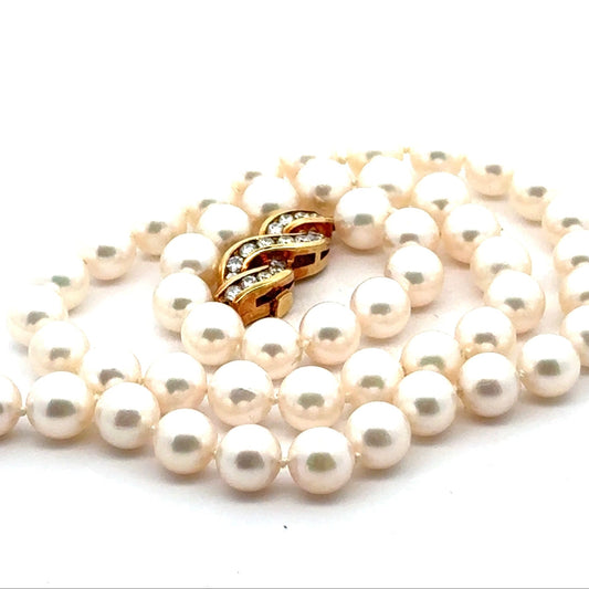 Modern 1990's  Japanese Akoya Cultured Pearl and Diamond 18kt Yellow Gold Necklace